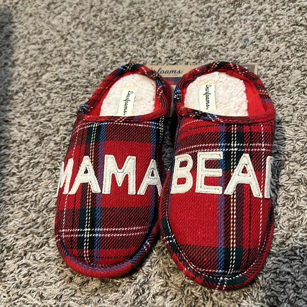 DEARFOAMS LIMITED EDITION MAMA BEAR SLIPPERS: RED/GREEN/BLUE PLAID: NWT: S (5/6)